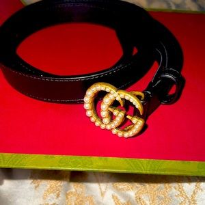 Black Gucci Belt with the small pearl GG